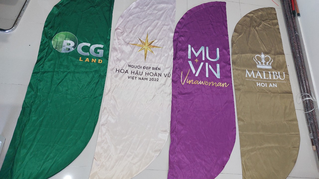 Cờ c&aacute;nh buồm, cờ lưỡi dao