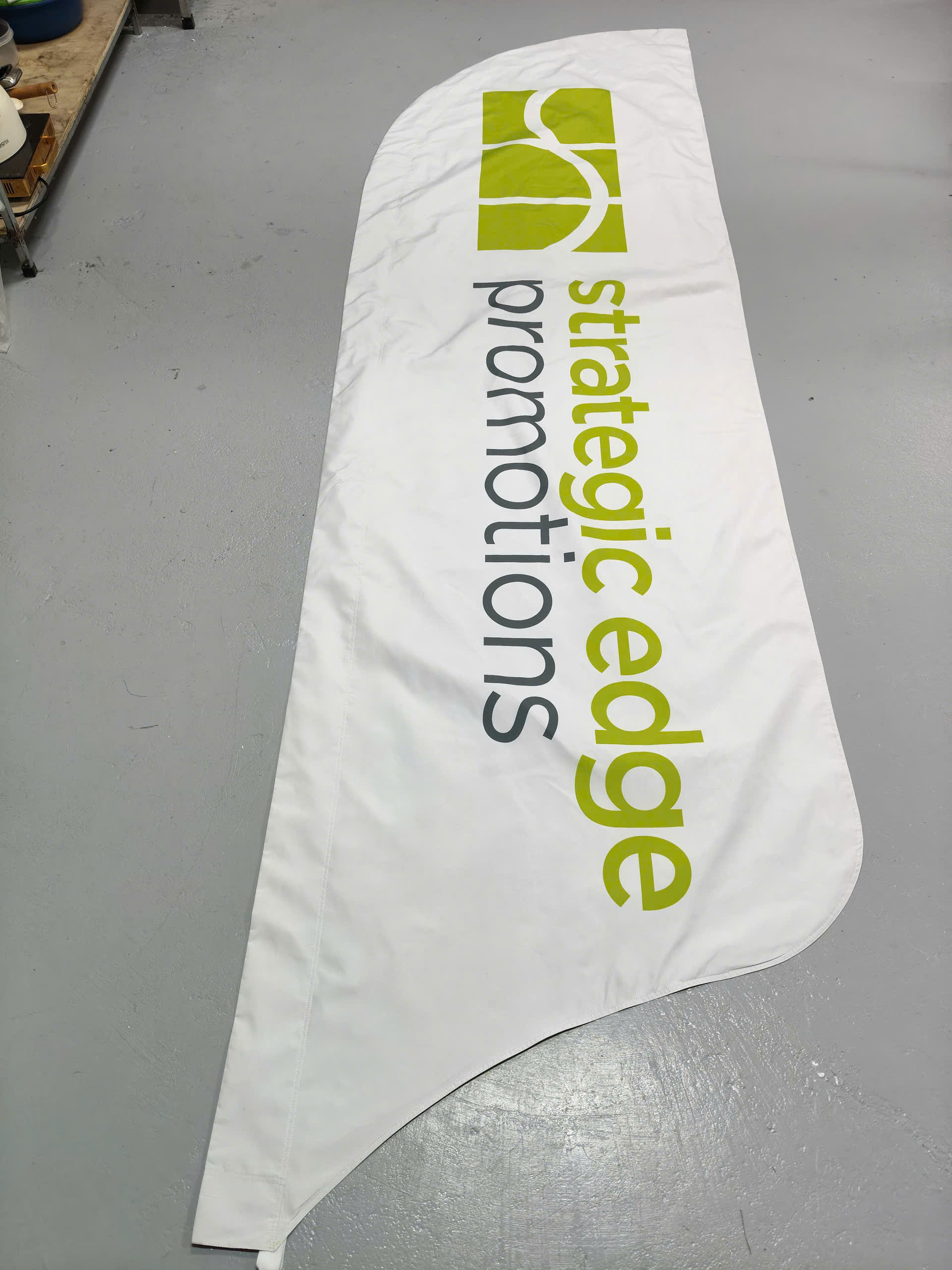 Custom Feather Flag Banner with Pole Outdoor Advertising Single/Double Sided with Digital Printing for Brand Promotion